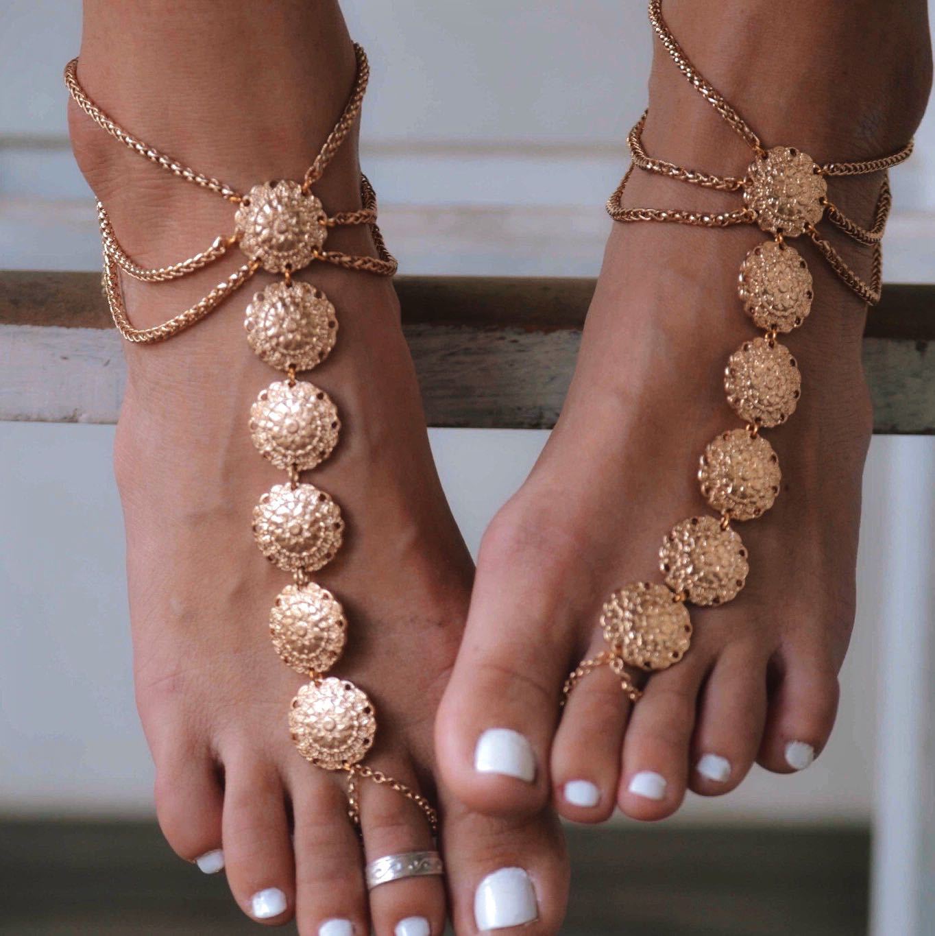 Carved flower plate women's finger anklet