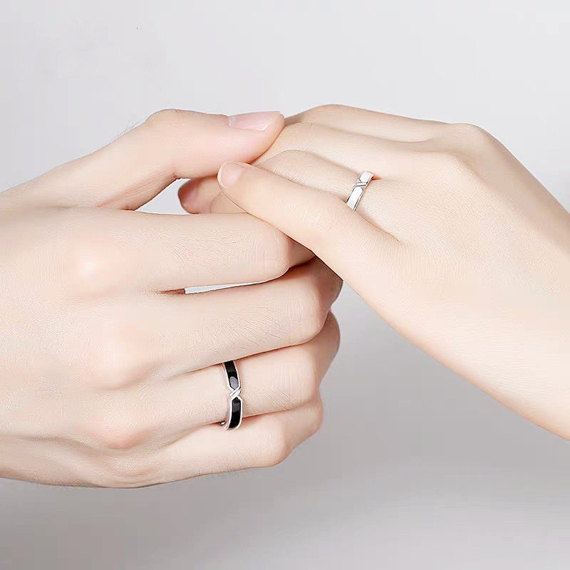 A Pair Of S925 Silver Couple Rings