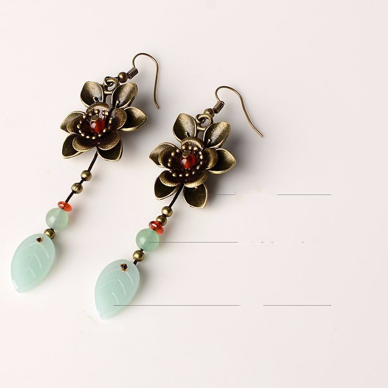 Classical temperament long earrings