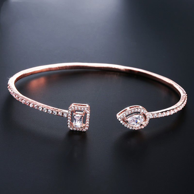 Simple And Exquisite Bracelet With Micro Inlaid AAA Zircon