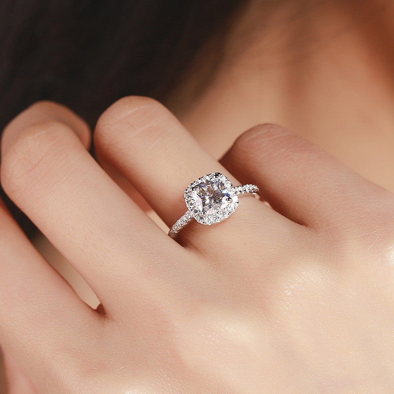 Ladies Moissanite 1 Carat Imitation Diamond Ring Luxury Round Diamond Princess Square Ring