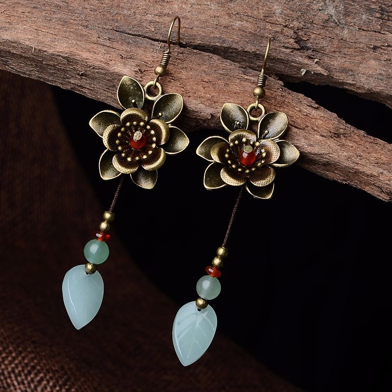 Classical temperament long earrings