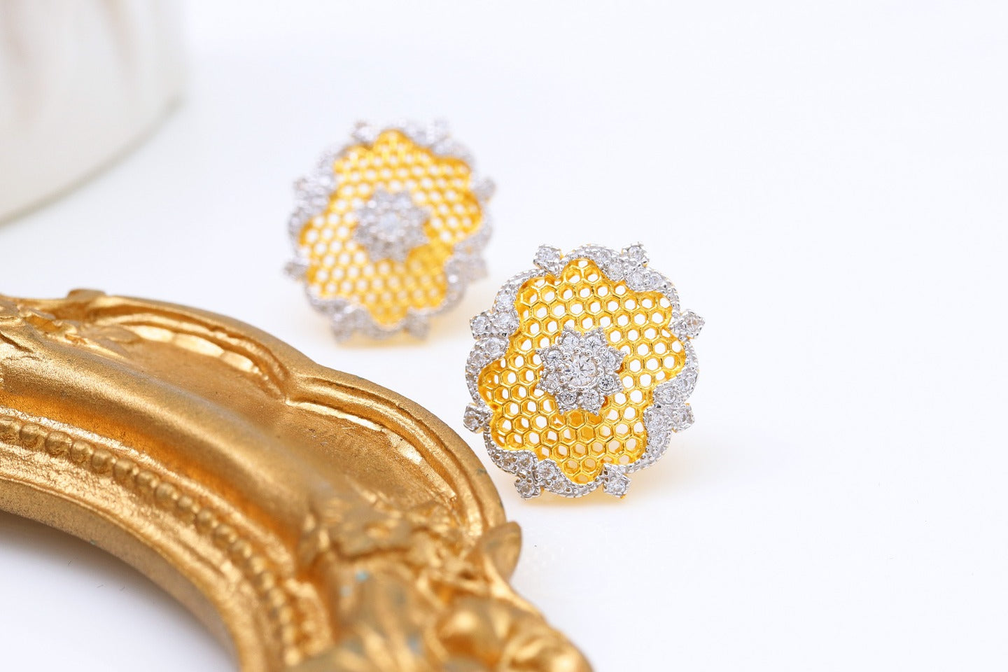 Light Luxury 925 Silver And Gold Honeycomb Snowflake Stud Earrings