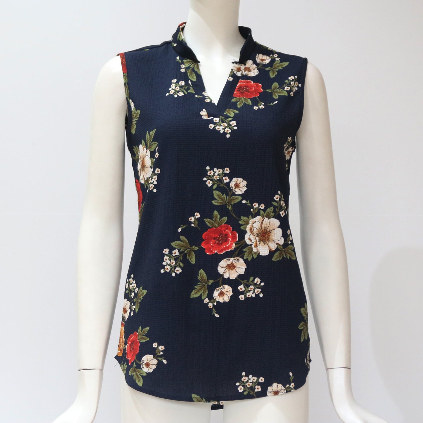 Sleeveless floral print V-neck chiffon shirt