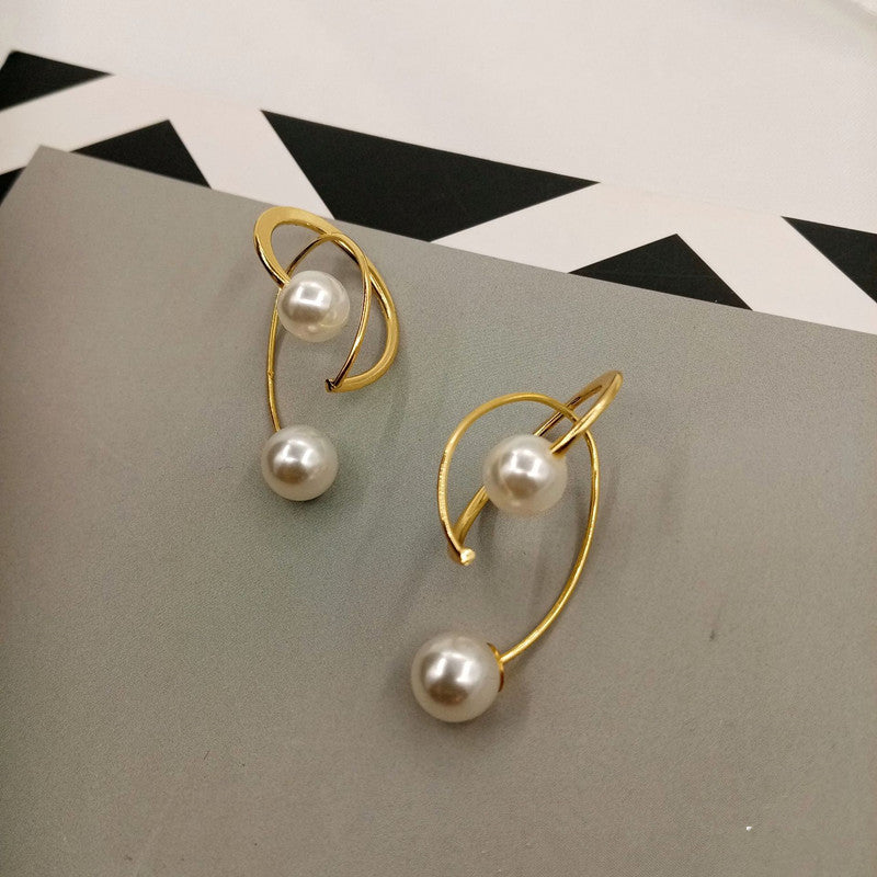 Metal pearl earrings