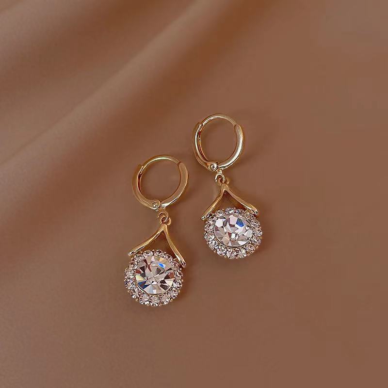 Fashion Claw Chain Full Diamond Exaggerated Earrings Silver Pin