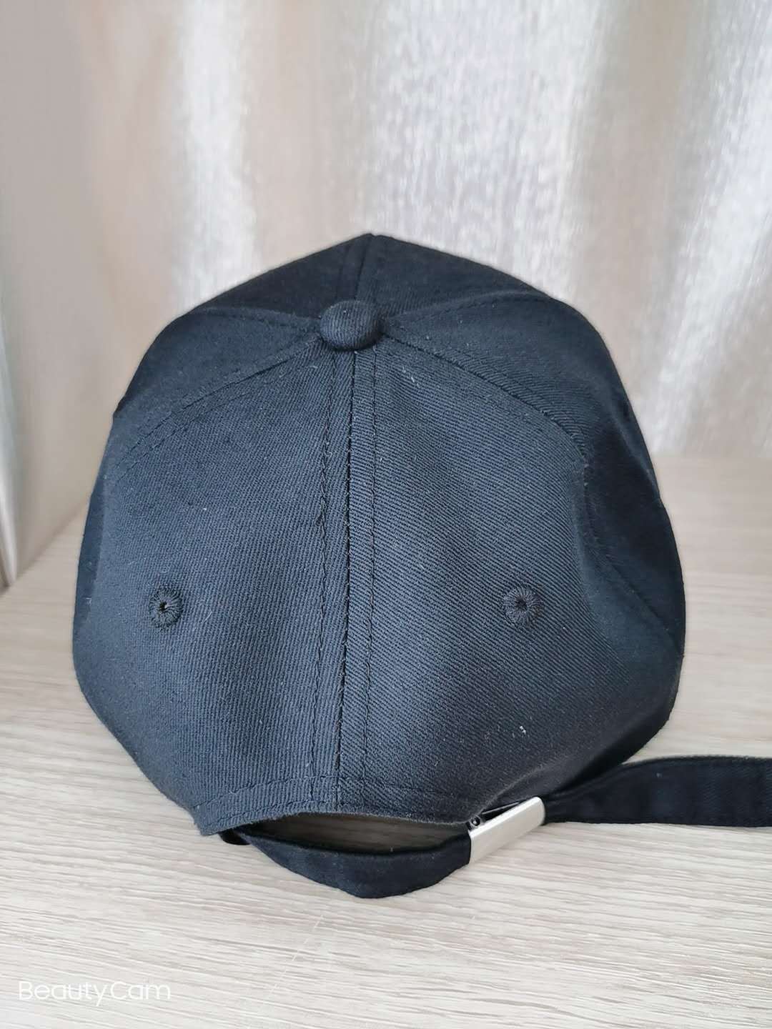 Adjustable caps for men and women