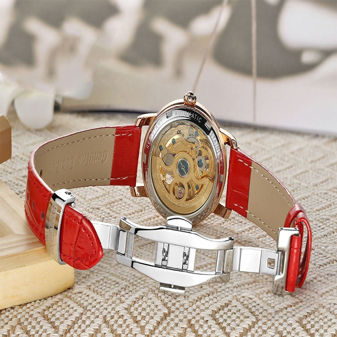 Hollow diamond fashion ladies watch