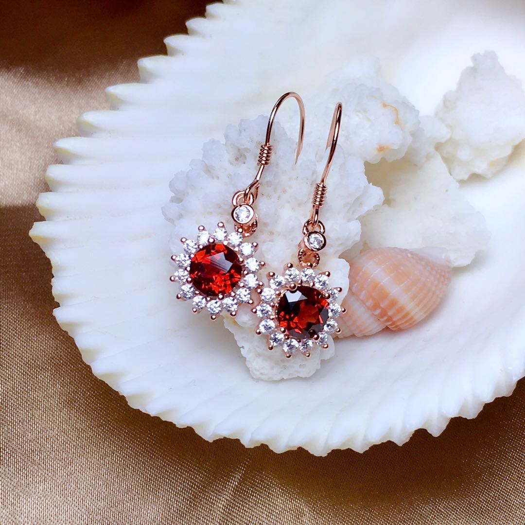 Crystal Clear Fire Color Good Garnet Earrings