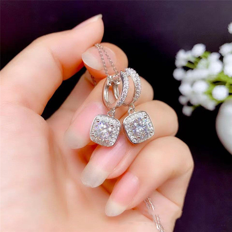 Women's Fashion Personality Moissanite Stud Earrings