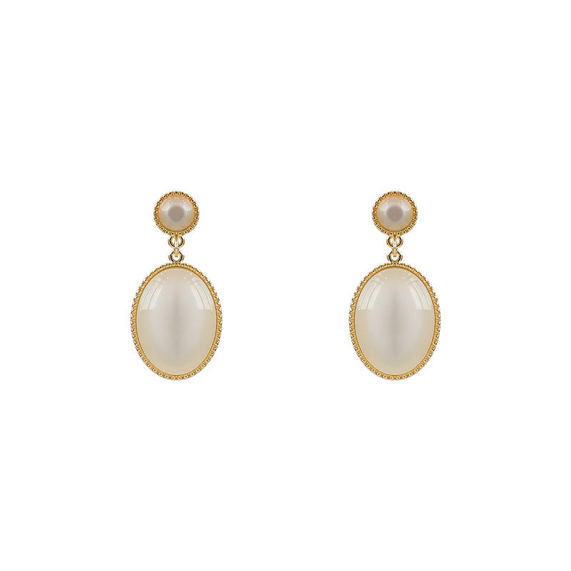 Hepburn-like oval earrings