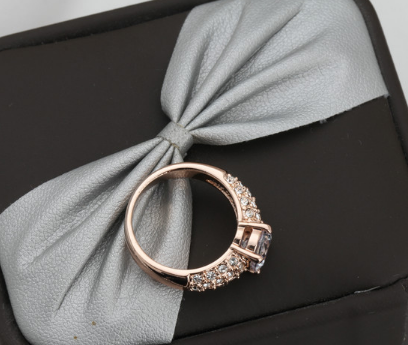 High-grade zircon rose gold engagement ring