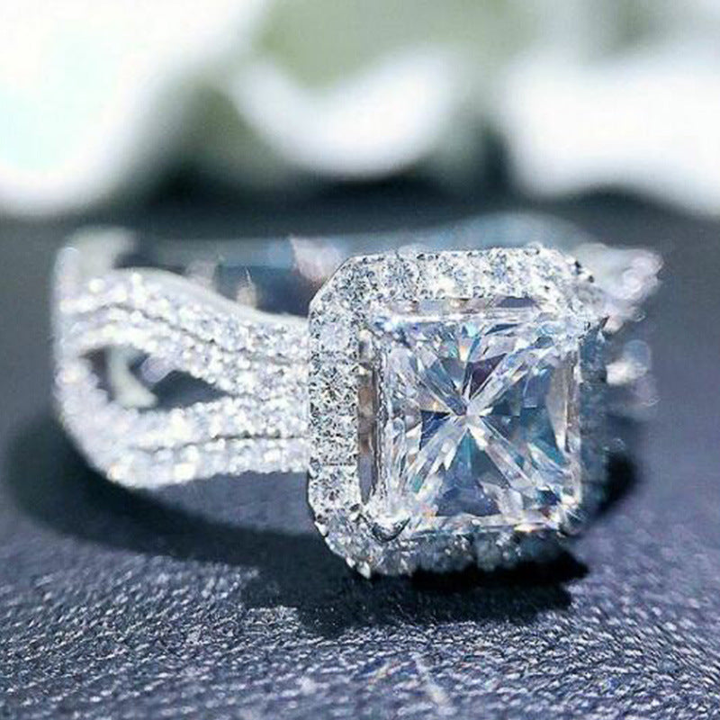 Exquisite Full Diamond Zircon Ladies Engagement Ring