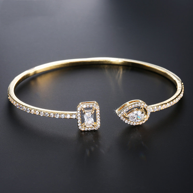 Simple And Exquisite Bracelet With Micro Inlaid AAA Zircon