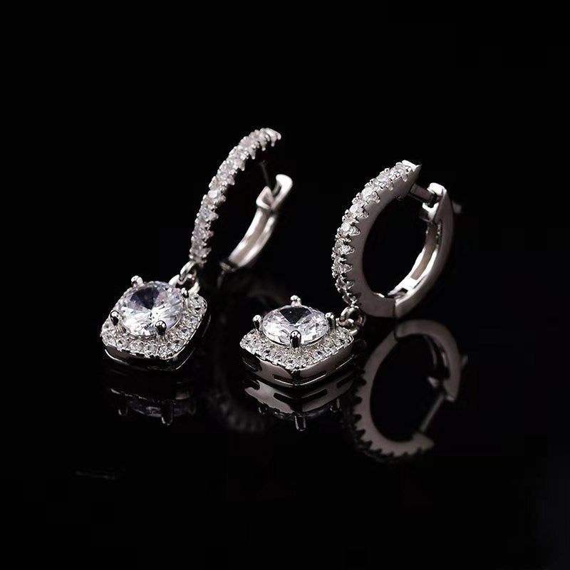 18k White Gold Stud Earrings 50 Minutes Ears