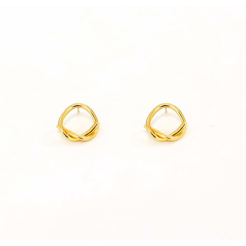 Women's Simple And Versatile Classic Knot Stud Earrings