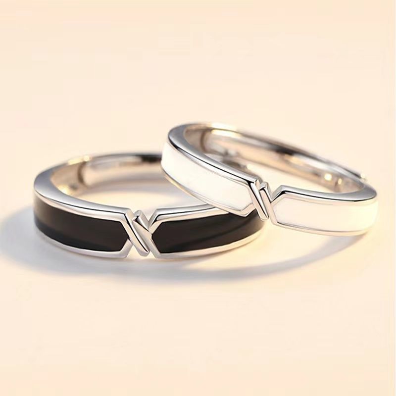 A Pair Of S925 Silver Couple Rings